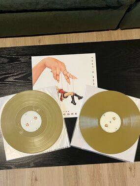 jade that’s showbiz baby! the encore gold vinyl variant